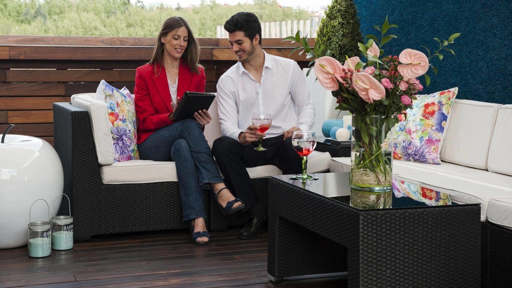 מדריד Apartosuites Jardines De Sabatini מראה חיצוני תמונה